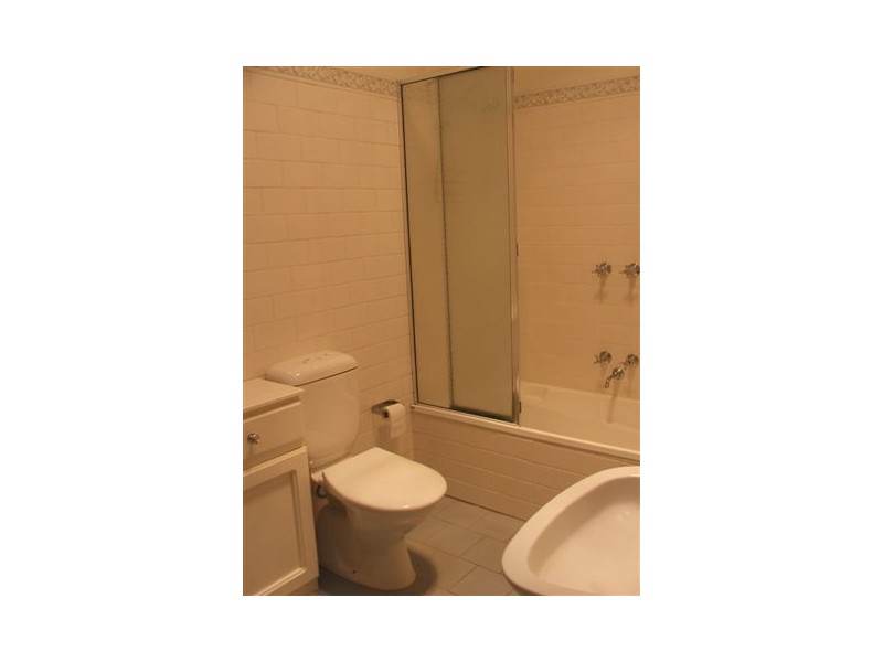 1/6 Francis Grove, Thornbury VIC 3071