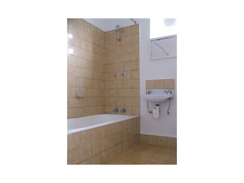 2/143 Smith Street, Thornbury VIC 3071