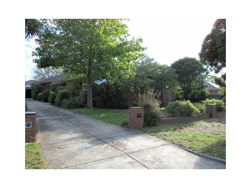 9 Tandara Avenue, Doncaster VIC 3108