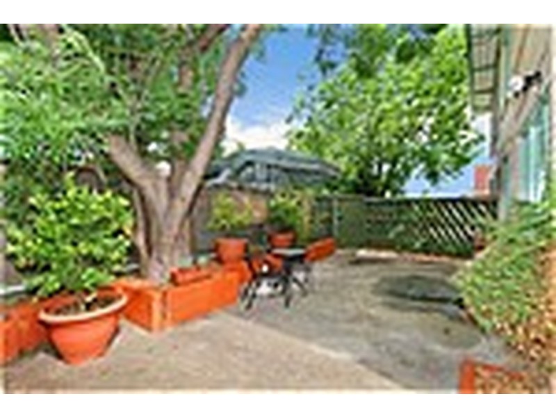 2/121 St Georges Road, Northcote VIC 3070