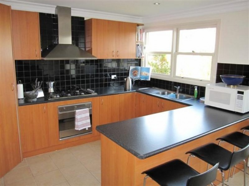 33 Sylvester Grove, Preston VIC 3072