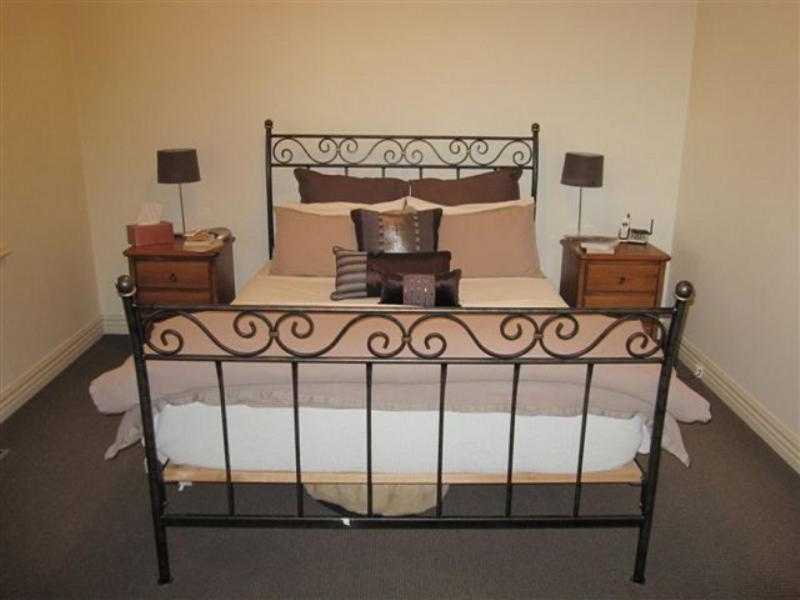 33 Sylvester Grove, Preston VIC 3072