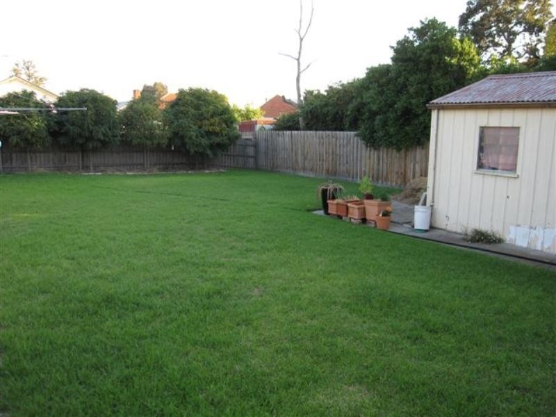 33 Sylvester Grove, Preston VIC 3072