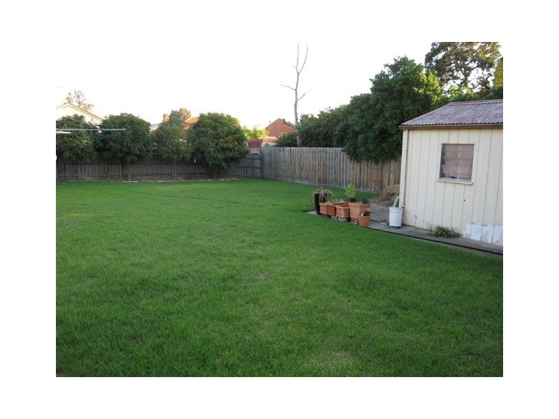 33 Sylvester Grove, Preston VIC 3072