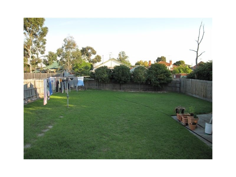 33 Sylvester Grove, Preston VIC 3072