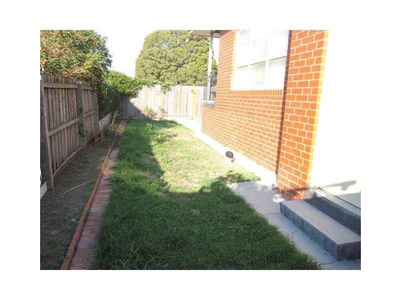2/4 Josephine Grove, Preston VIC 3072