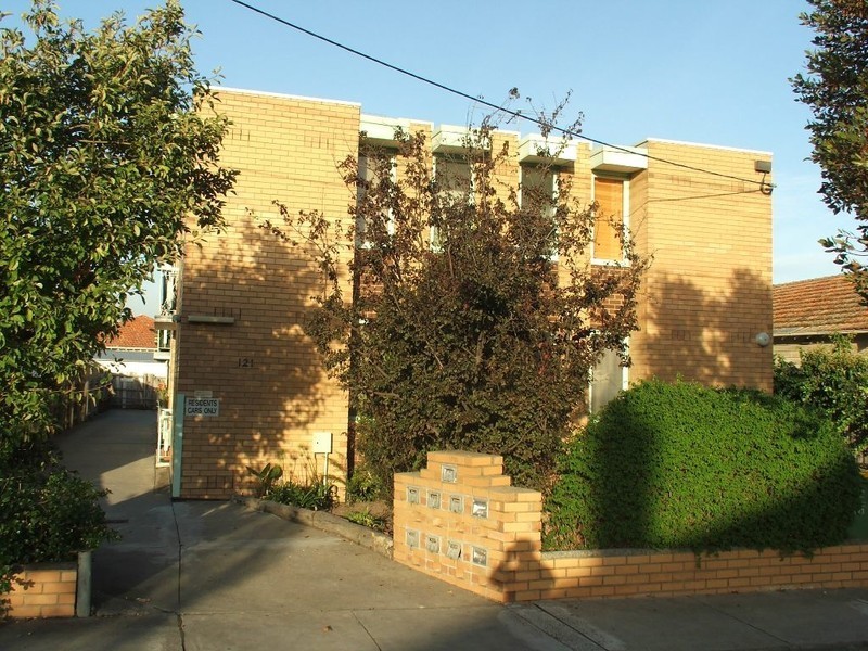 1/121  Gillies Street, Fairfield VIC 3078