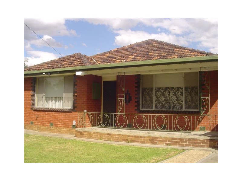 8 Teresa Court, Reservoir VIC 3073