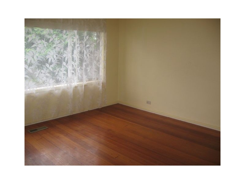 8 Teresa Court, Reservoir VIC 3073