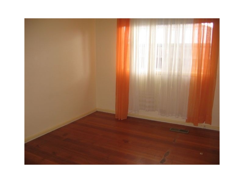 8 Teresa Court, Reservoir VIC 3073