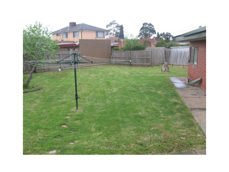 8 Teresa Court, Reservoir VIC 3073