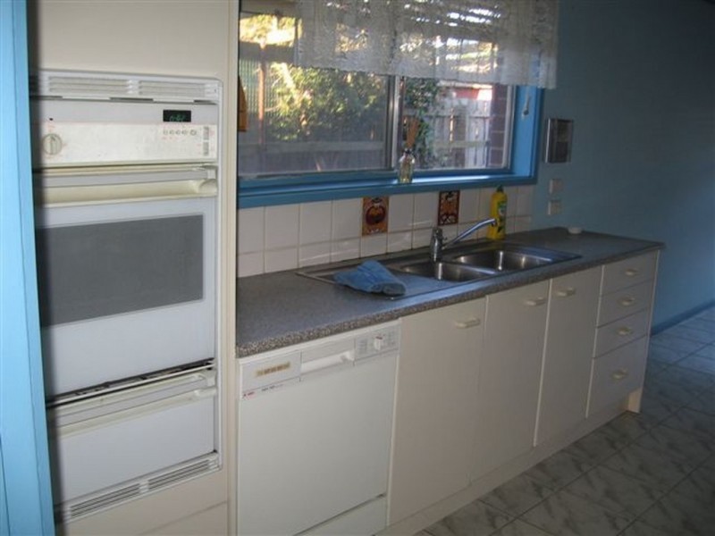 2 Maple Grove, Bundoora VIC 3083