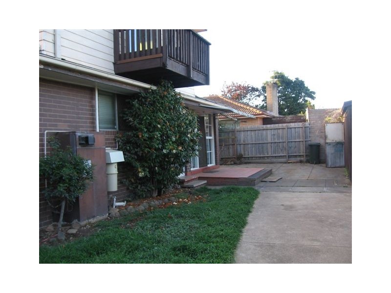 2 Maple Grove, Bundoora VIC 3083