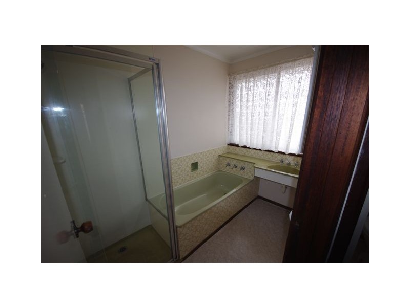 14 Leavesdon Avenue, Kealba VIC 3021