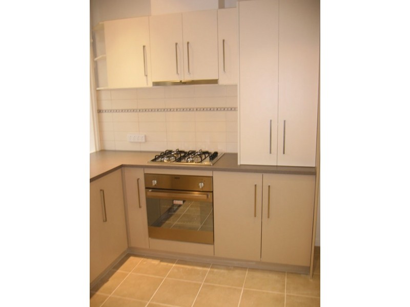 2/16 Vauxhaull Road, Northcote VIC 3070