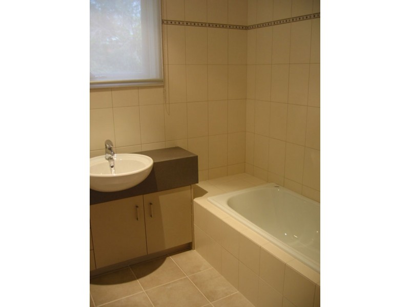 2/16 Vauxhaull Road, Northcote VIC 3070