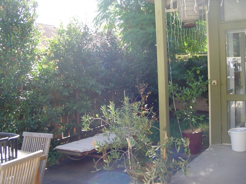 2/16 Vauxhaull Road, Northcote VIC 3070