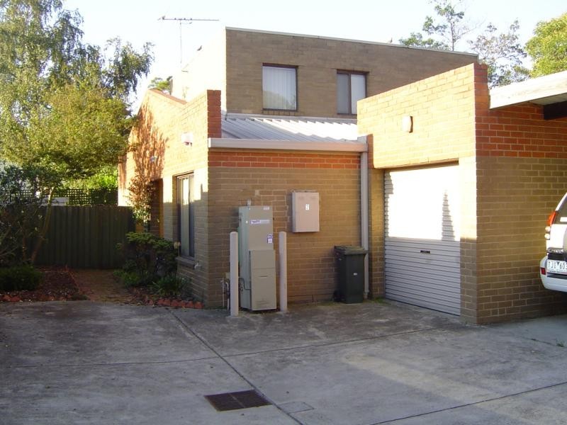 2/68 Normanby Avenue, Thornbury VIC 3071