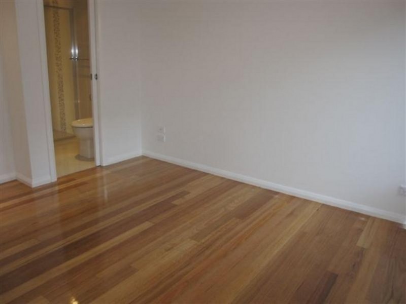 2/72 Leamington Street, Reservoir VIC 3073