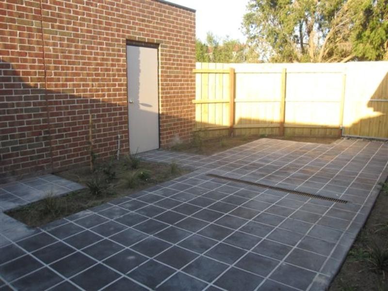 2/72 Leamington Street, Reservoir VIC 3073