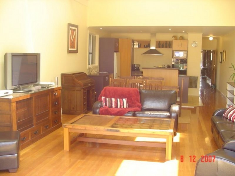 68 Rossmoyne Street, Thornbury VIC 3071