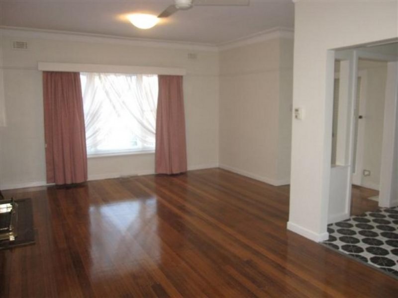 45 Lloyd Avenue, Reservoir VIC 3073