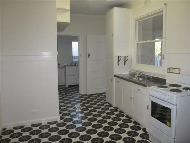 45 Lloyd Avenue, Reservoir VIC 3073