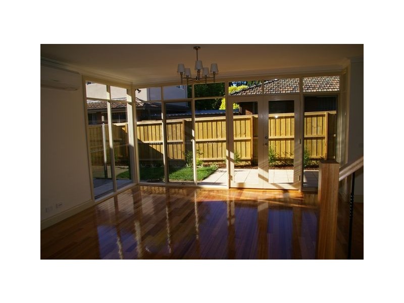 3/64 St Elmo Road, Ivanhoe VIC 3079