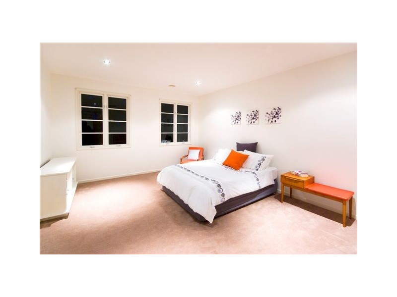 9 A Yarana Road, Alphington VIC 3078