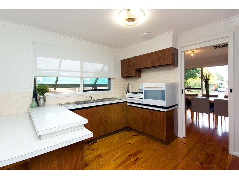 9 Tandara Avenue, Doncaster VIC 3108