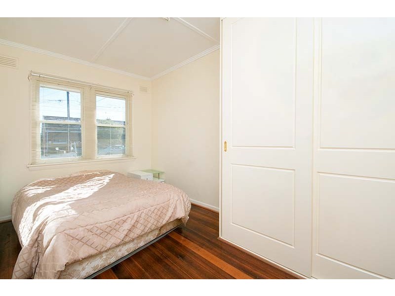 18 Wymbir Avenue, Preston VIC 3072