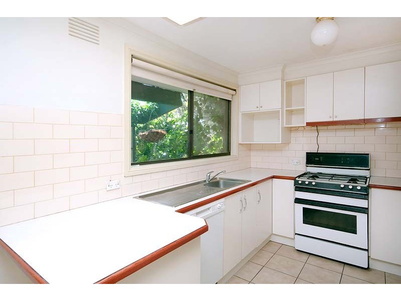 8 Leavesdon Avenue, Kealba VIC 3021