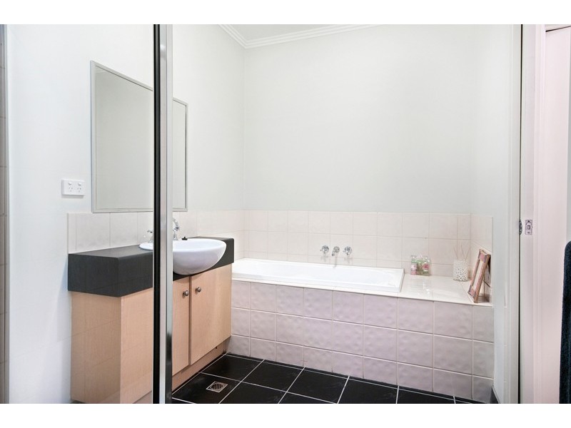 71/2 Newmarket way, Flemington VIC 3031
