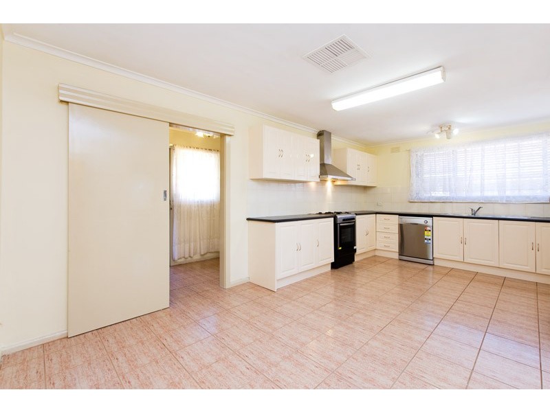 10 Russet Court, Lalor VIC 3075