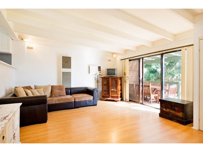 8 Wattle Grove, Reservoir VIC 3073