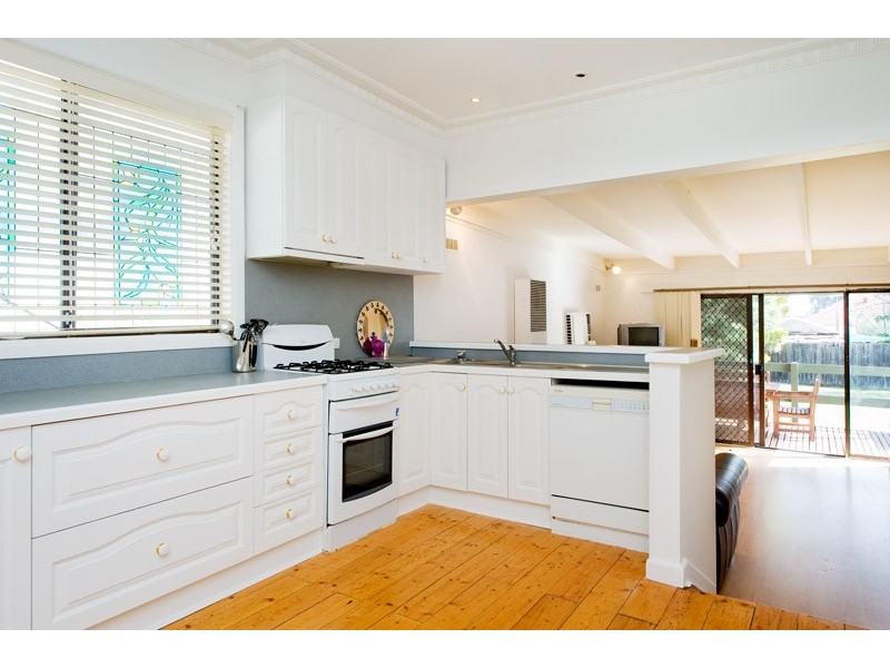 8 Wattle Grove, Reservoir VIC 3073