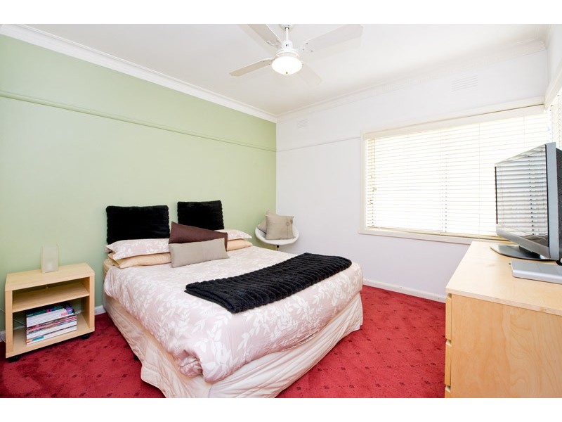 8 Wattle Grove, Reservoir VIC 3073