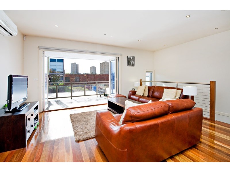 13 Scarborough Place, Kensington VIC 3031