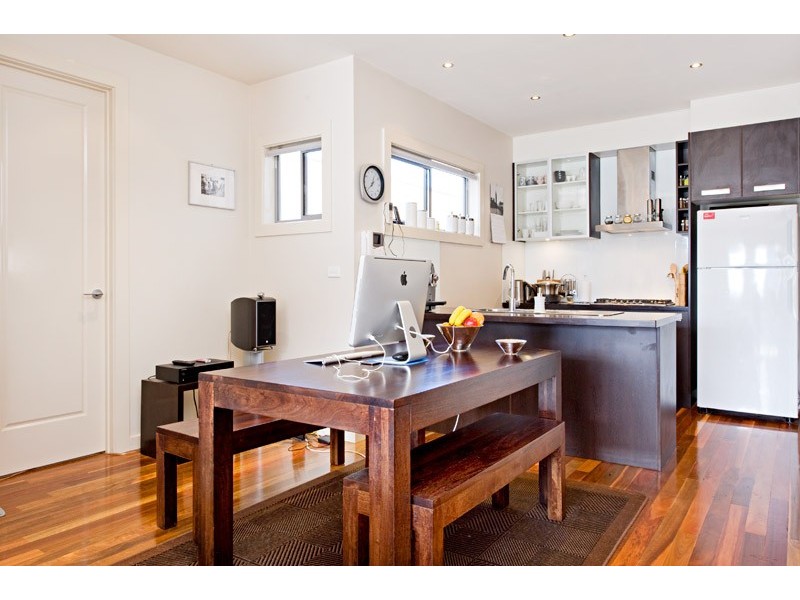 13 Scarborough Place, Kensington VIC 3031