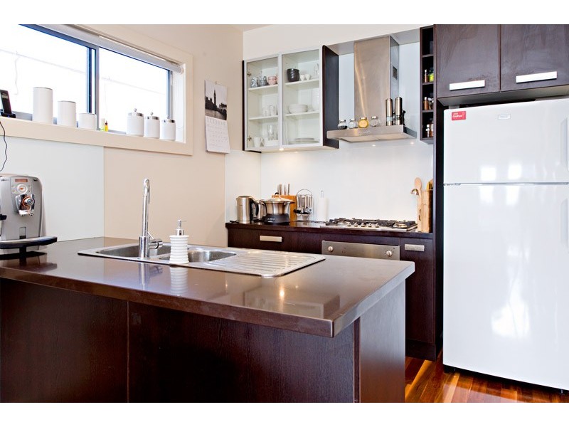 13 Scarborough Place, Kensington VIC 3031