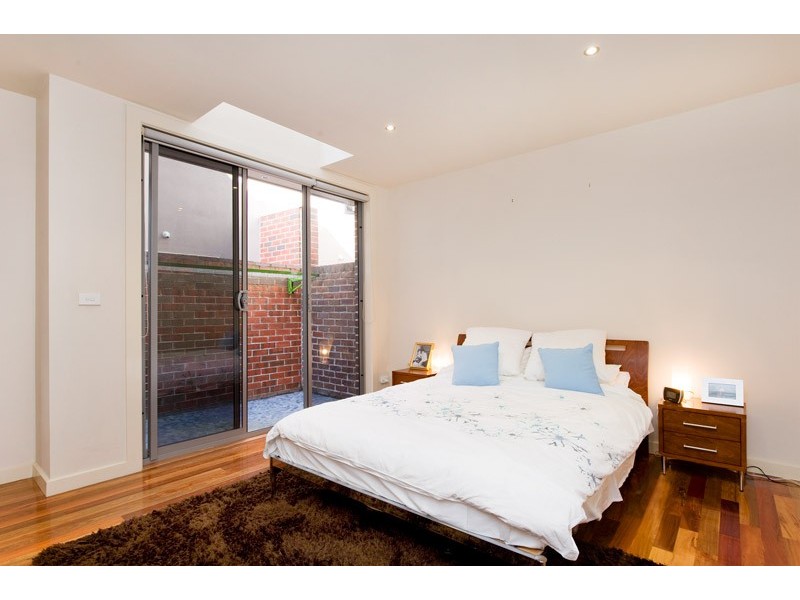 13 Scarborough Place, Kensington VIC 3031