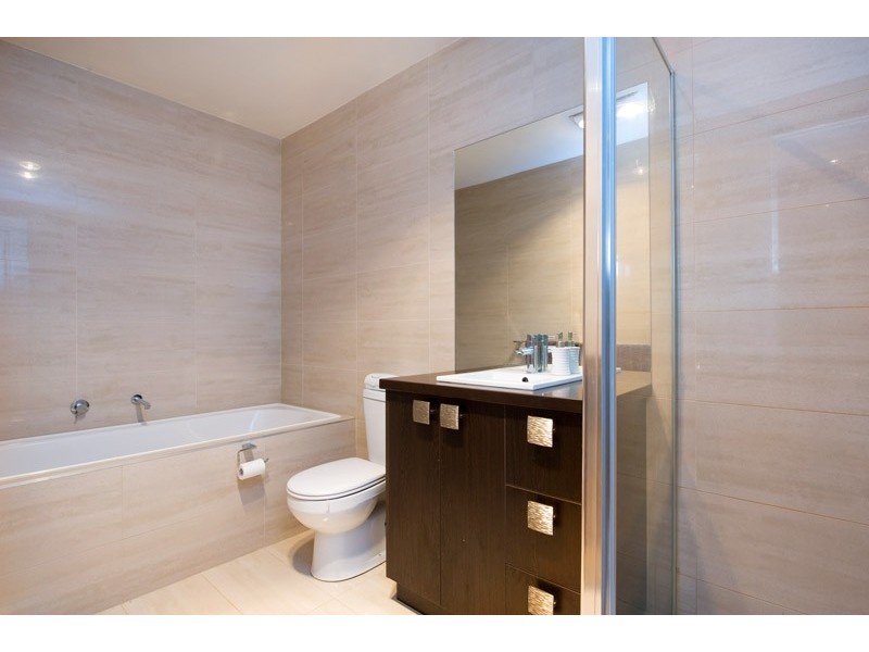 13 Scarborough Place, Kensington VIC 3031