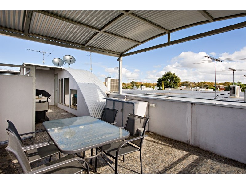 13 Scarborough Place, Kensington VIC 3031