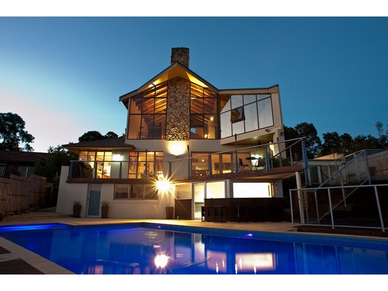 13 Mossman Drive, Eaglemont VIC 3084