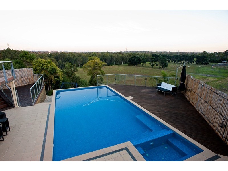 13 Mossman Drive, Eaglemont VIC 3084