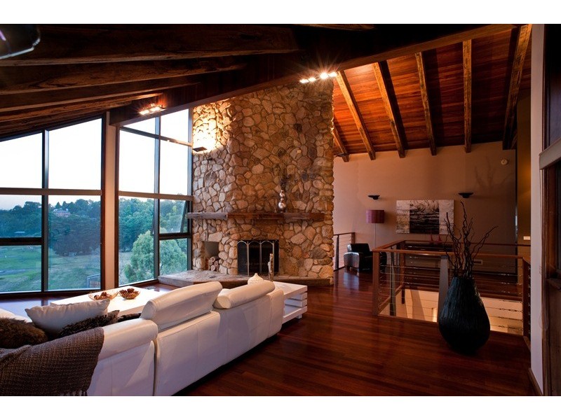 13 Mossman Drive, Eaglemont VIC 3084