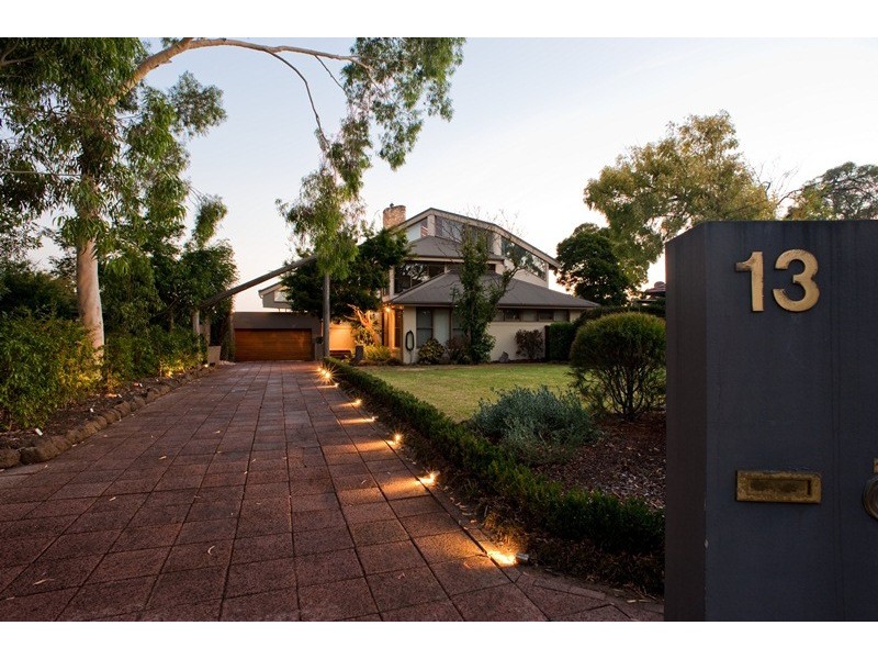 13 Mossman Drive, Eaglemont VIC 3084