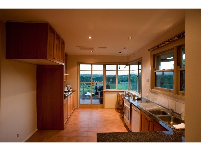 13 Mossman Drive, Eaglemont VIC 3084