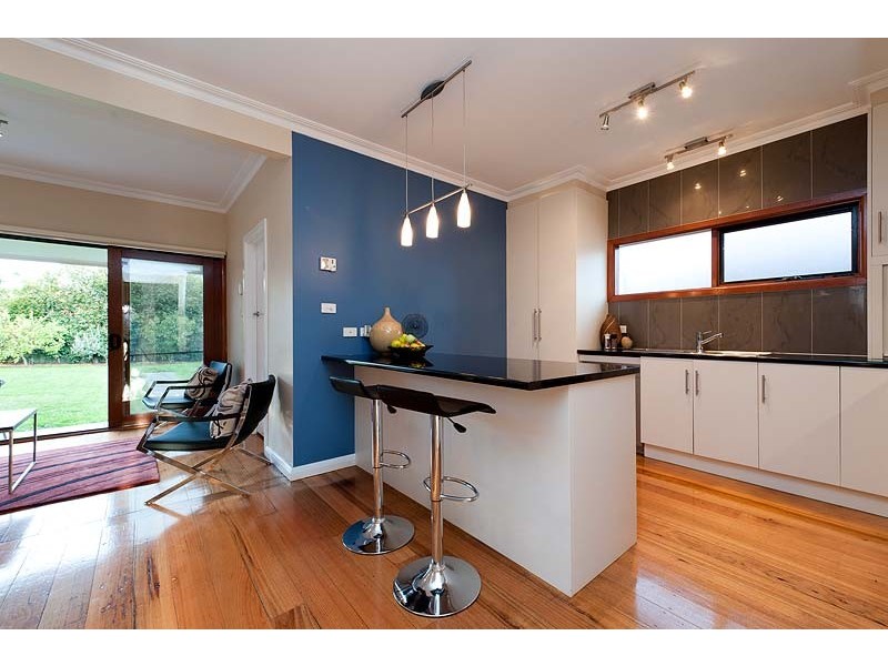 18 Gladhall Avenue, Thornbury VIC 3071