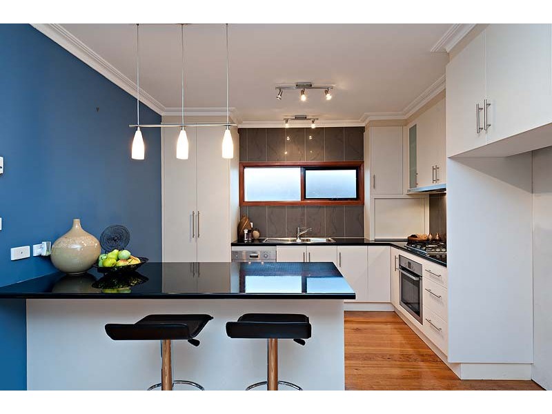 18 Gladhall Avenue, Thornbury VIC 3071